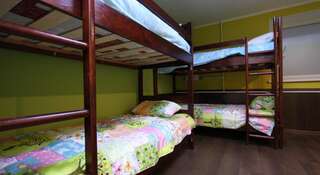 Гостиница Polyanka Hostel Москва Кровать в общем номере с 5 кроватями-3