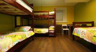 Гостиница Polyanka Hostel Москва Кровать в общем номере с 5 кроватями-5